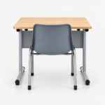 Table et chaise scolaires en bois et métal – Image 3